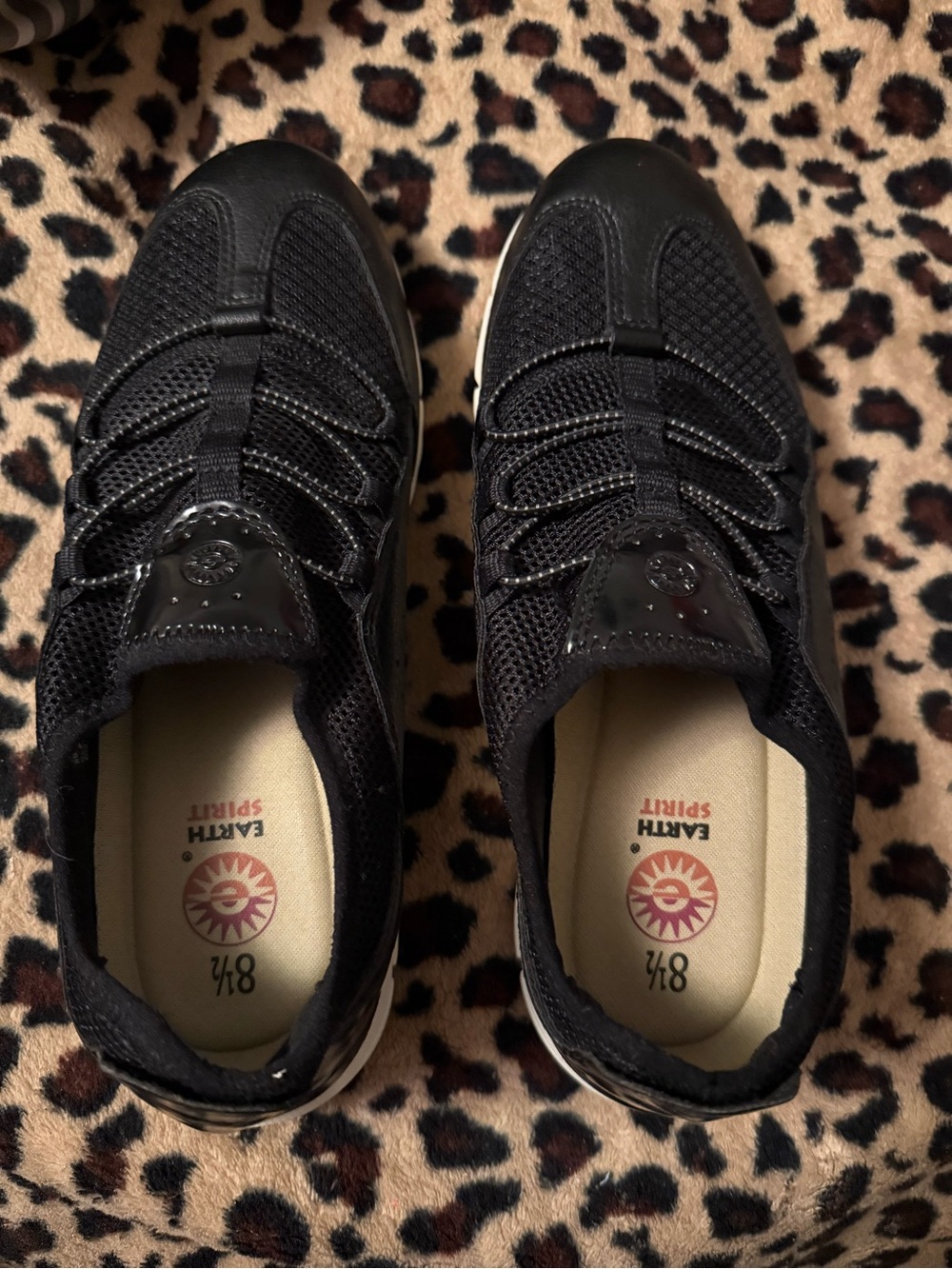Earth Spirit Size 8 1/2  no tie shoes in black